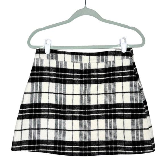 Forever 21 Dresses & Skirts - Forever 21 Plaid Check Wool Mini Skirt Size Medium Black White Academia Preppy